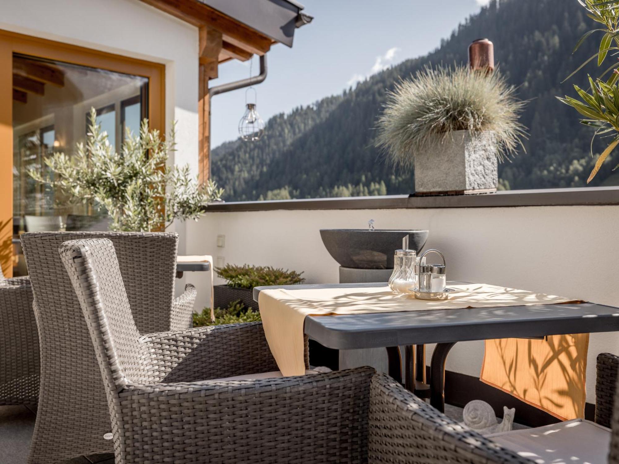 Quality Hosts Arlberg - Haus Pepi Eiter Hotel Sankt Anton am Arlberg Exterior photo