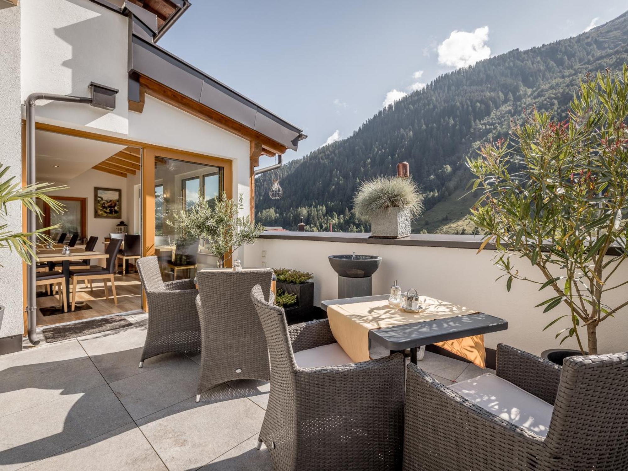 Quality Hosts Arlberg - Haus Pepi Eiter Hotel Sankt Anton am Arlberg Exterior photo