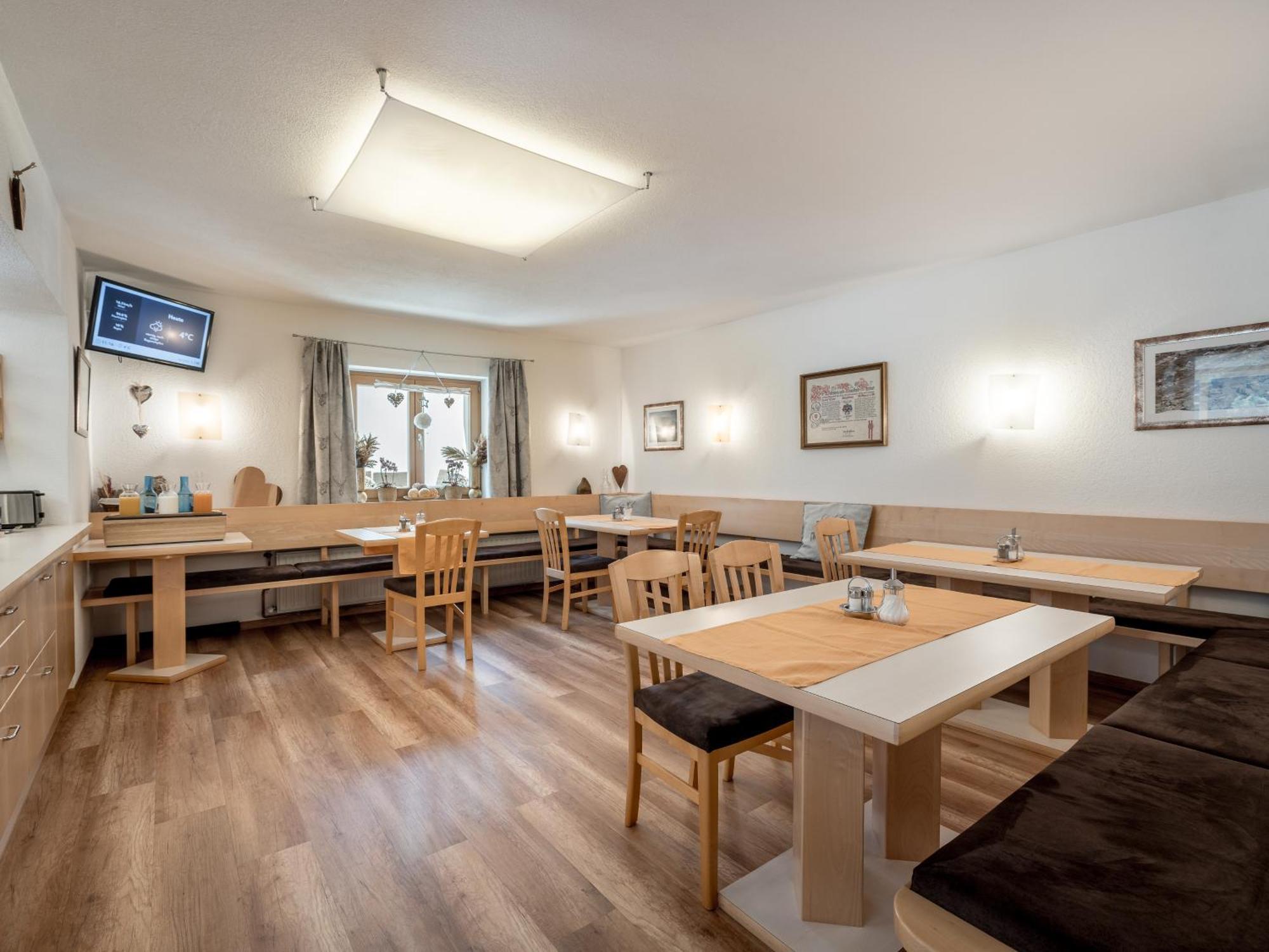 Quality Hosts Arlberg - Haus Pepi Eiter Hotel Sankt Anton am Arlberg Exterior photo